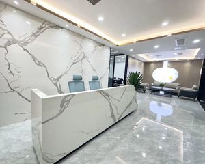 电梯口精装办公楼、物业6.8元、带租约、年收7.7%剑南大道