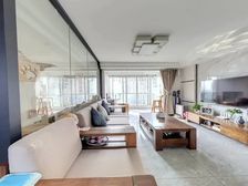 此房满五年,精装修三年可以拎包入住,沿河景观好。价格好沟通