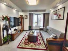 转角飘窗三面采光,送精装修,电梯高层,南北通透户型!