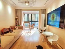 一路之隔就是地铁 万达 业主5年前买来做婚房的 硬装软装全送