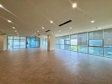 (含税价!得房率80)电梯口全新大门奶油风!