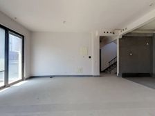 龙湖狮山原著上叠别墅 ,可做三层带两个车位急售