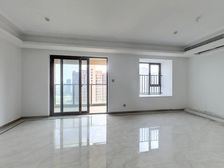 (店长推荐)可看湖看江,户型通透,大四房。诚心卖。