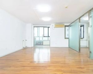 手续费五折 优士阁两居室精装修采光好空间大不临街