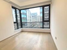 地铁品质次新电梯洋房 3居室 客厅双面采光 中间层 2卫实拍