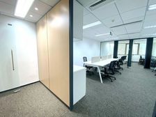 稀有小面积丨精装2隔间9工位丨商业配套完善,地铁