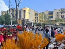 滨湖区小学正对面沿街底商,带租约,租金9万,五年租期