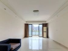 小区三期的南北三房 满五年 有车位 中区楼层