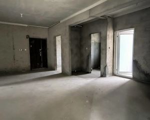 未来城对面华鸿锦园位置好楼层 有车位满二毛坯目前小区性价比