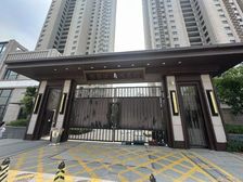 小区门口间间33平米43万 中铁诺德城商铺