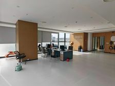 火炬广场地铁口星际300平!阳面5加1布局!地铁公交方便银河