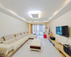 丽发新城 精装修 双卫生间 出行方便 南北通透 满五