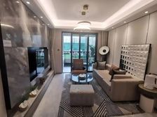 9号线0距离,大三房带固定车位,精装可拎包入住,接受长期置换