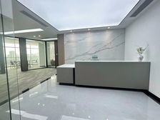 保时捷大厦电梯口300平,家具全齐,7个隔间,职场30人