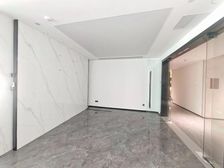 西平地铁口润创中心350平电梯口可配办公家具地段配套成熟。下