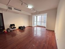 地铁口 可注册 美东国际180平米 阳面采光好