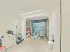 200 豪华装修 附带独用大花园80平地下室 带产权车位!