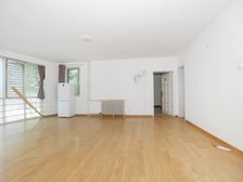 一层复式大4居,南北东三面采光,舒适度高,位置安静,只有契税