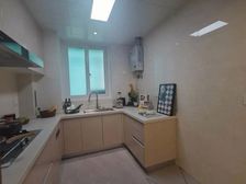 园区东 精装修湖景洋房小区 总高11层,环境好 周边配套齐全