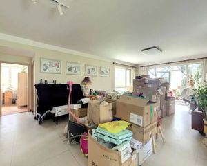 格调春天 4室2厅2卫 简装修 680万元