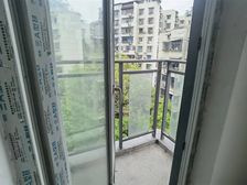 苑 大门口 稀缺清水两房 端头户型 采光足视野好