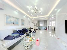 一楼大花园,3室2卫,南北通透采光好