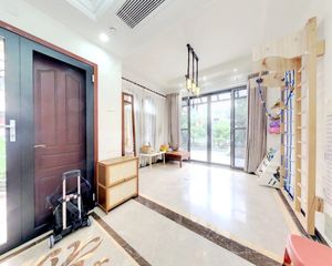 泽瑞西园 5室2厅 联排端户 大花园 精装修