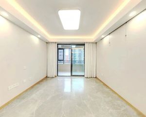 精装修 业主急售 中间楼层 有车位 书包还没用 随时可看房