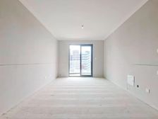 国基路 交通便捷 有电梯 南向采光好 双卫 正规商品房