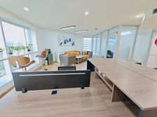 纯写字楼面积:80平方米精装修6400元低价出租