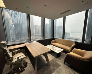 忒9千不到梅溪湖湖景地铁口金茂大厦旁宝铂公馆120平起到整层
