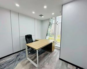 芙蓉广场大道360平米朝南正电梯口急售,单价8500元