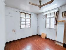 边套全明的两房,靠近长风公园,紧邻788广场,看房方便