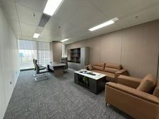 高铁南站国际商务港唐城商业创梦空间216平精装带家具拎包办公