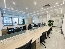 青年大街 甲级写字间 200平 精装带隔断家具 临地铁口