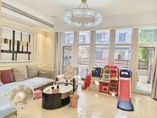 新世界别墅,装修花了三百多个,带车库台球花园,使用面积600