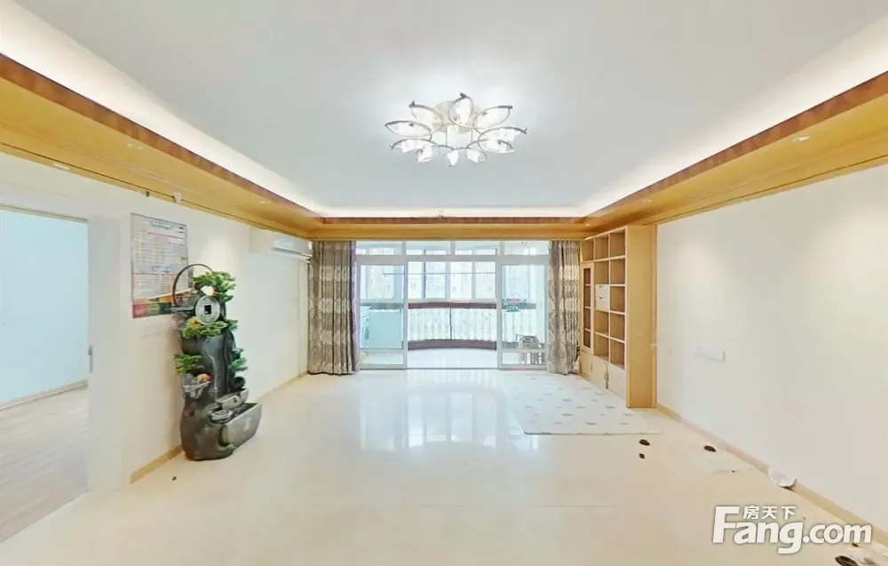绿园二期，珍藏级大四房，户型好，钥匙在手随时看房！