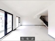 高新区玉皇山脚下 上叠别墅 带阁楼 带露台