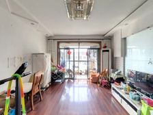 紫晶南苑顶楼送阁楼,户型敞亮,视野好,采光好,楼下二室二厅