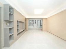 地铁口两卫大两房,精装修,南北通透,满五V一,可议!