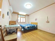 新出笋盘!房东急降60W!房东出国急售!小区中心位置,价可谈