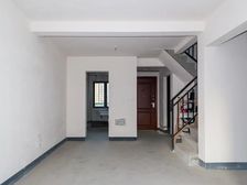 房东诚心卖。价格可谈。看房随时,上叠带阁楼30平