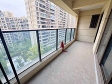 真实在售,带协议,两梯两户板式结构,近仙桃数据谷