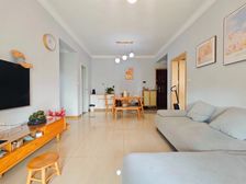 2017年楼龄+2021年才装修+卧室看彩云湖