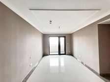 精装三居室,高层视野好,房子采光好。