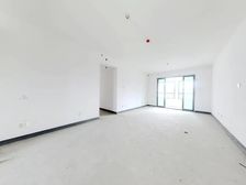 急卖龙湖天街三期,全新毛坯四房,视野很好,采光不挡