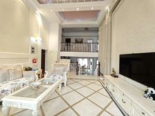 必看好房 荷兰庄园 顶层挑空复式 五室两厅三卫 200万精装