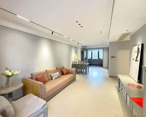 房东说装修花了21万,就住了两个月,53万一口价!看房约时间
