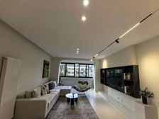 稀缺笋盘, 带500平空中花园,精装修,拎包入住,近地铁。