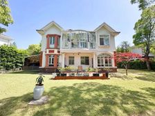 高泾路临河独栋别墅,三开间朝南户型方正,花园占地700平